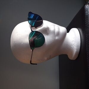 Perverse cateye sunglasses